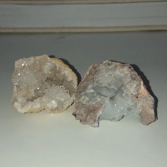 3 geodes 🤍💛 - Picture 3 of 3